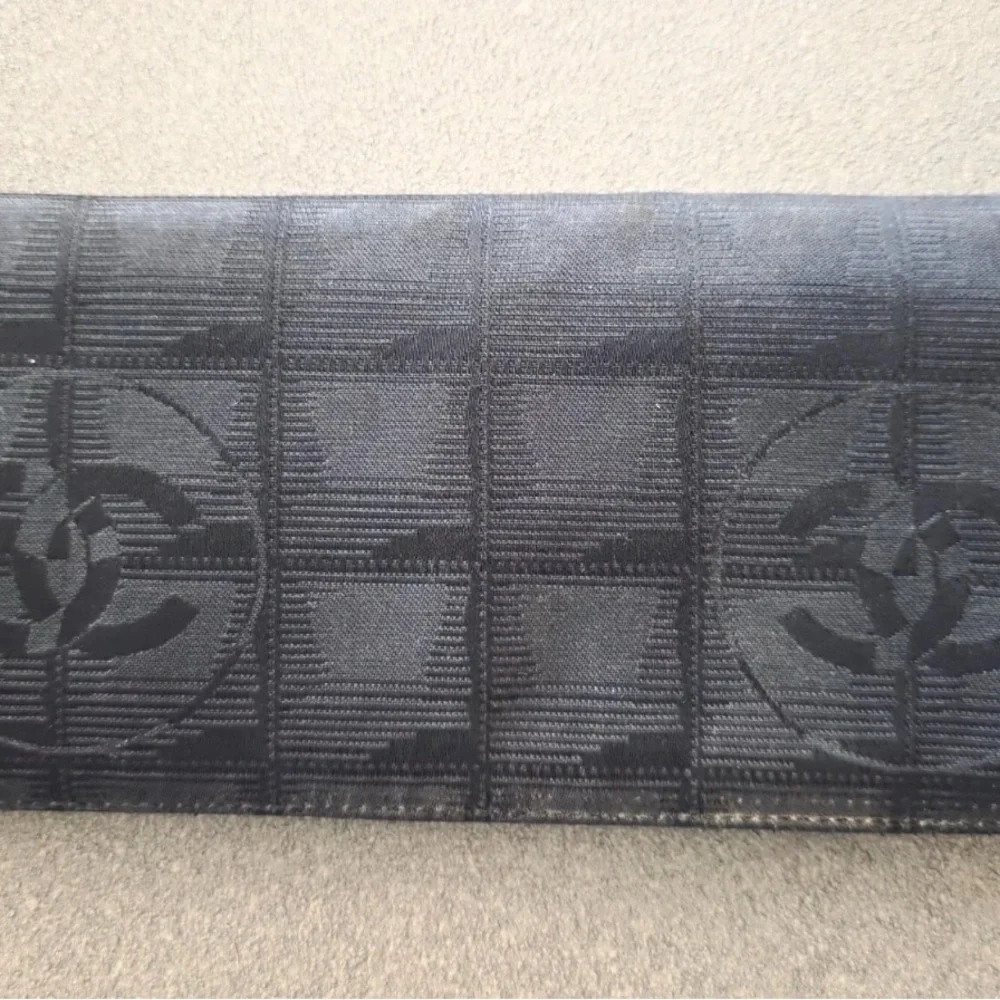 CHANEL Black Travel Line Quilted Bag and Wallet with Generic Bow - Picture 8 of 10